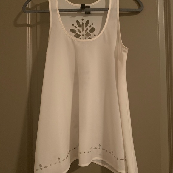 a line top with floral cutout - Picture 1 of 2